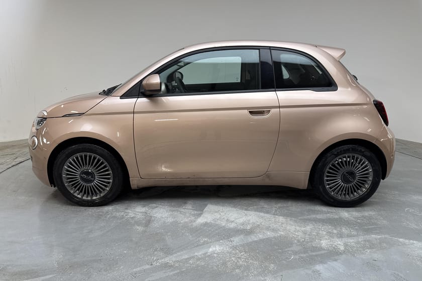 Bild 2 av Fiat 500e (118hk) Icon Plus Roséguld Backkamera