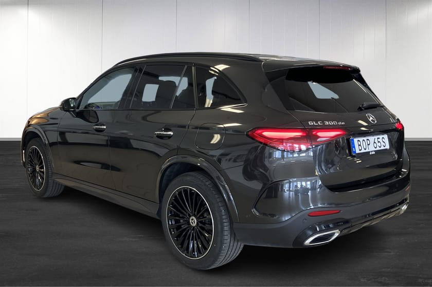 Bild 3 av Mercedes-Benz GLC 300 d e 4MATIC AMG-LINE/Nightpaket/S-VHjul/Drag/Keyless/360kamera