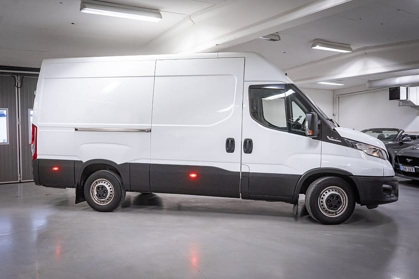Bild 2 av Iveco Daily 35-140 Van 2.3 JTD Hi-Matic L2H2 | MOMS | Värm | 1919 kr/må