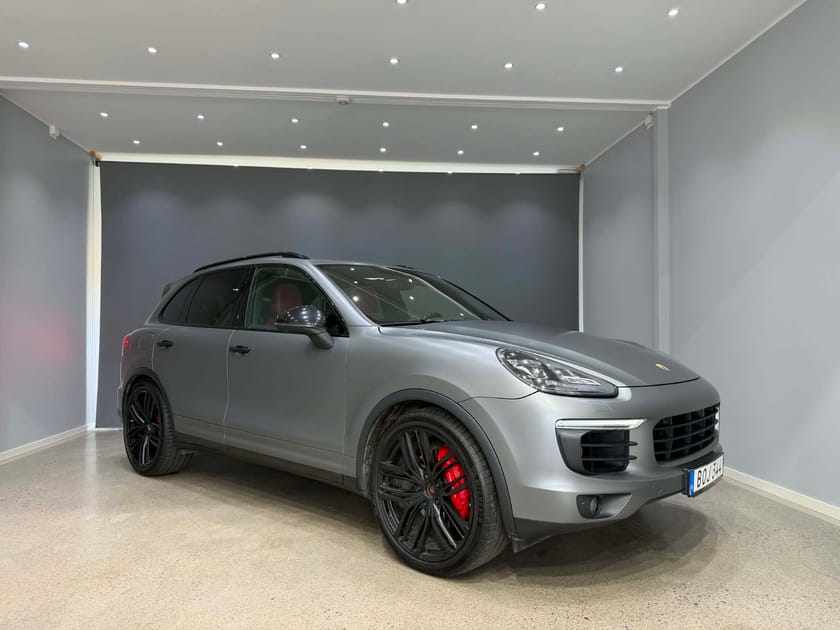 Bild 3 av Porsche Cayenne S Diesel – V8 | Mattgrå foliering | Sportavgassystem | Välutrustad