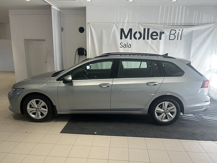 Bild 3 av Volkswagen Golf Sportscombi Sportsvan SC 1.5 eTsi 150hk Dragkrok|B-Kamera