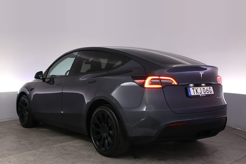 Bild 4 av Tesla Model Y Long Range AWD Autopilot Panorama Drag