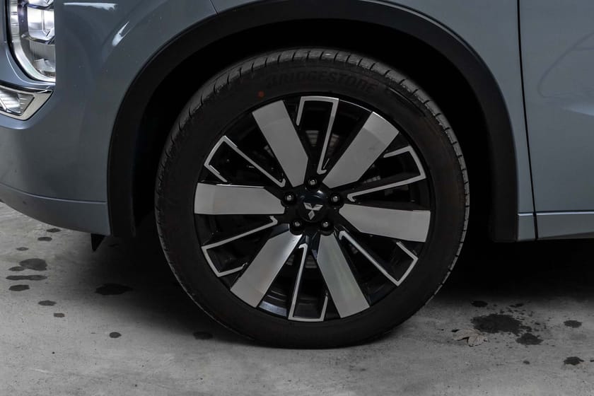 Bilde 3 av Mitsubishi Outlander PHEV Instyle+ AWD | HUD, Pano, Krok, Skinn, 360 kam