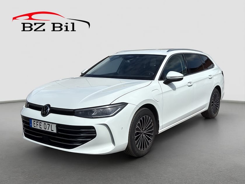 Bild 1 av Volkswagen Passat Variant eHybrid 1.5 TSI 272hk Elegance Moms Drag Värmare