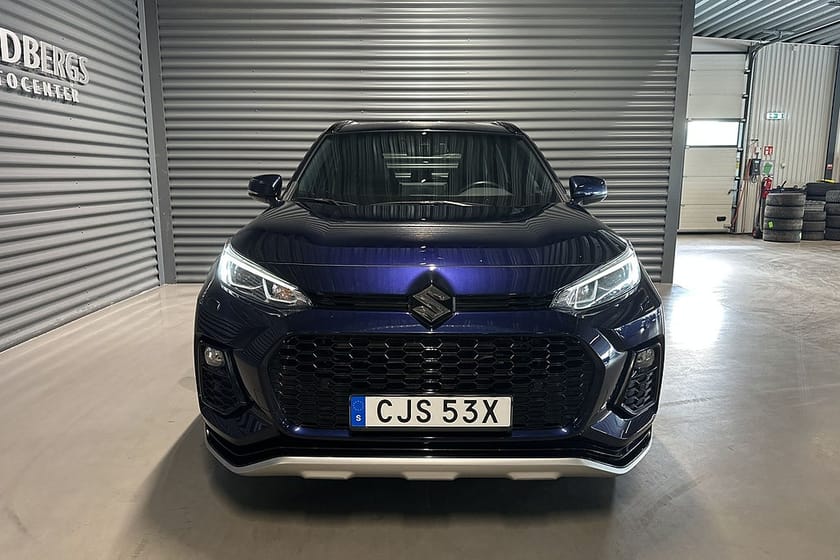 Bild 2 av Suzuki Across Plug-in Hybrid 2.5 E-FOUR E-CVT Inclusive B-kamera Drag