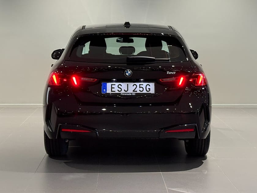 Bild 4 av BMW 120 Aut Nav Drive/Park Assist Rattvärme 17"