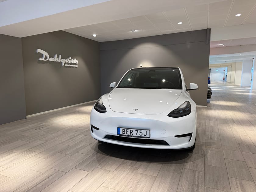 Bild 5 av Tesla Model Y Standard Range RWD Självkörningsförmåga 3 | Drag V-hjul