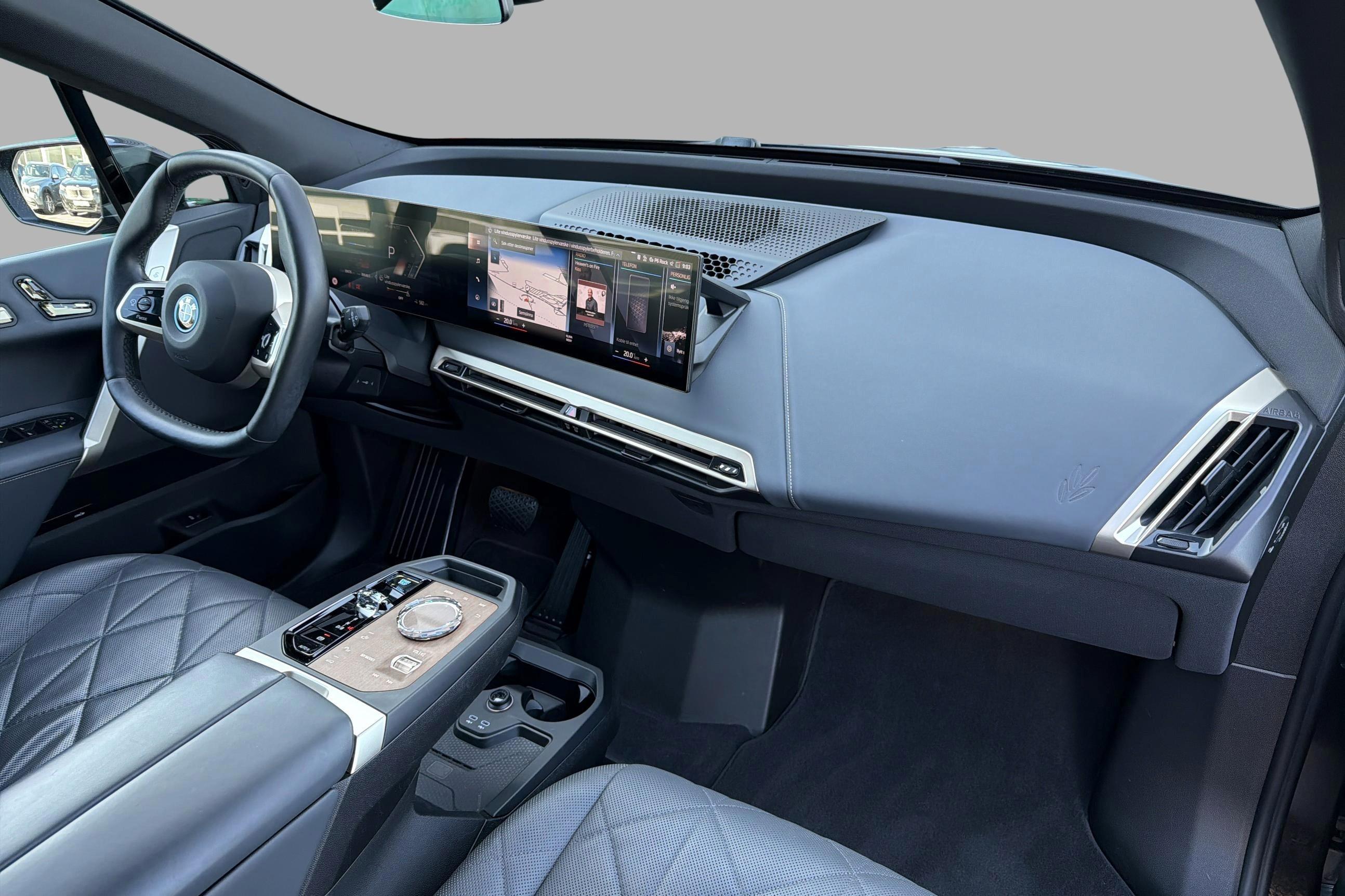 BMW iX xDrive50, 524hp, 2023