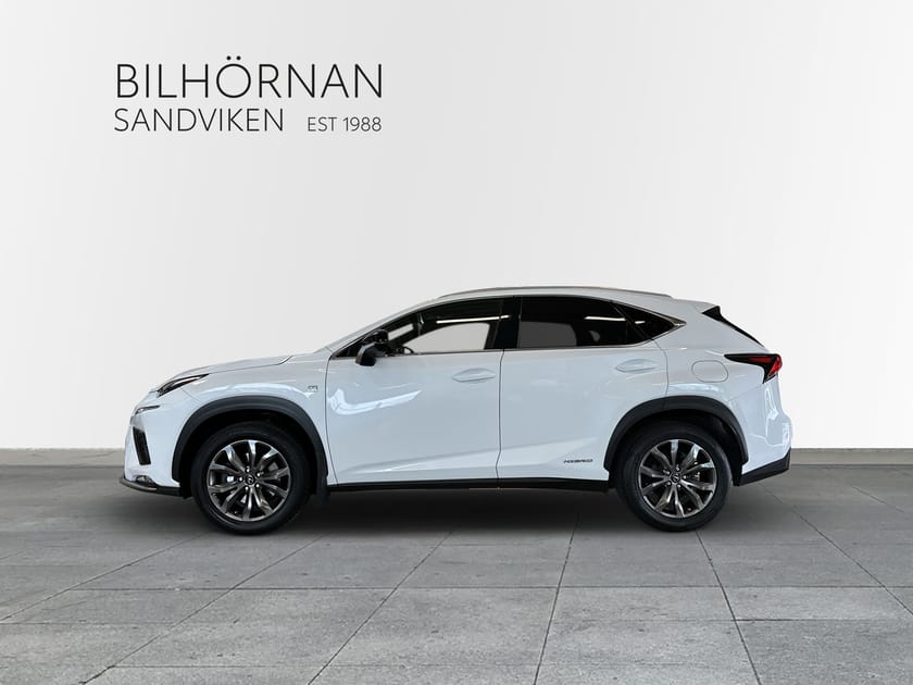 Bild 3 av Lexus NX 300h AWD NX300h F-Sport Vinterhjul Dragkrok Motorvärmare
