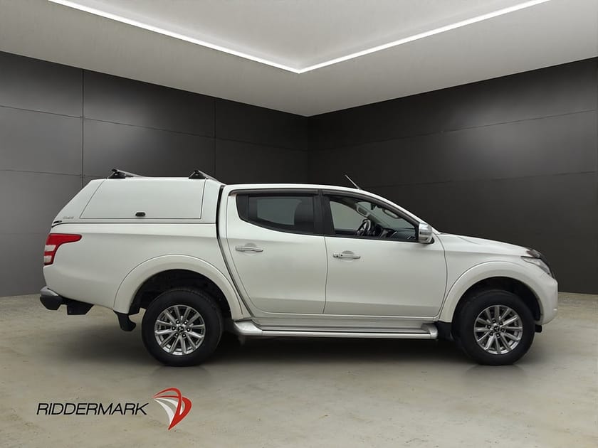 Bild 2 av Mitsubishi L200 Dubbelhytt 2.4 4WD Värmare Drag Skinn Diff Kamera Kåpa