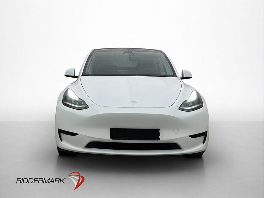 Bild 3 av Tesla Model Y Standard Range RWD Svensksåld MOMS Skinn Drag