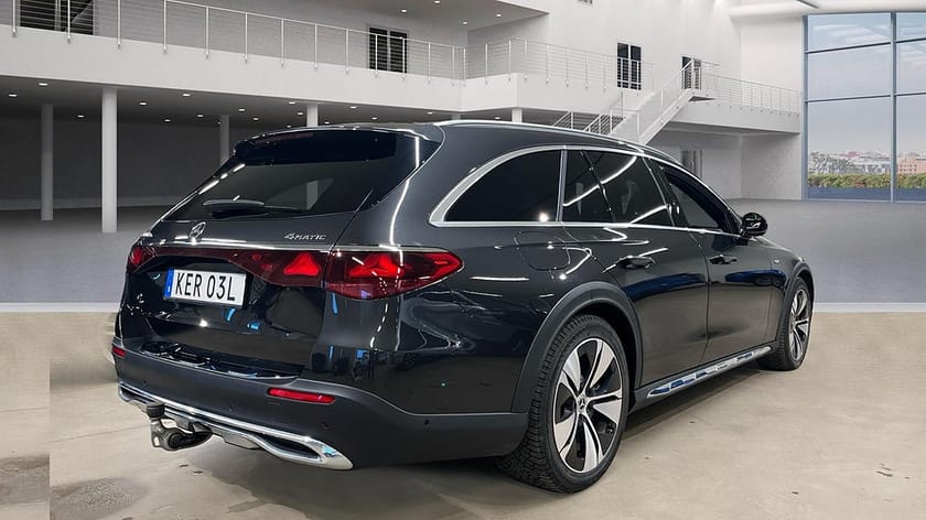 Bild 3 av Mercedes-Benz E 300 de 4MATIC All-Terrain Burmester Pano Superscreen