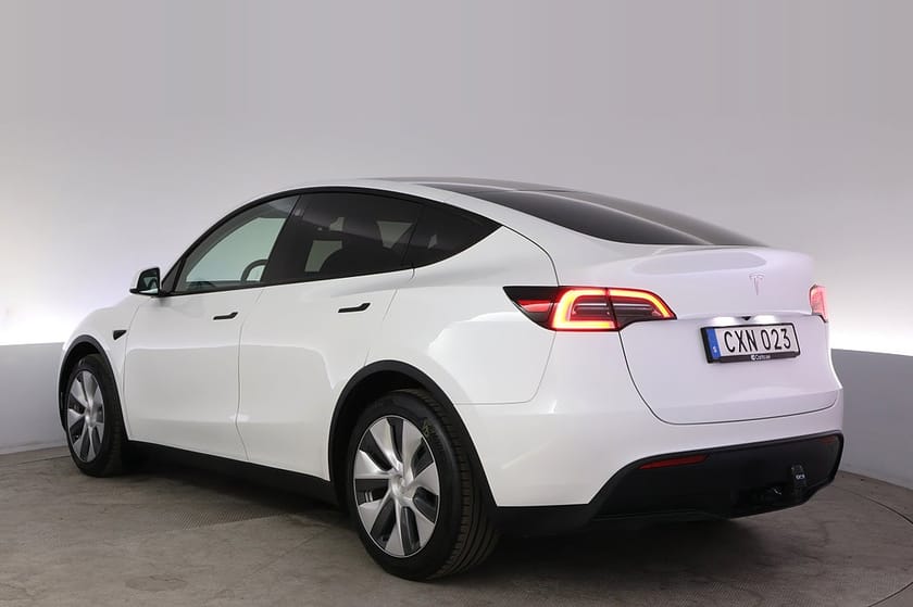 Bild 4 av Tesla Model Y Standard Range RWD Autopilot Panorama Drag