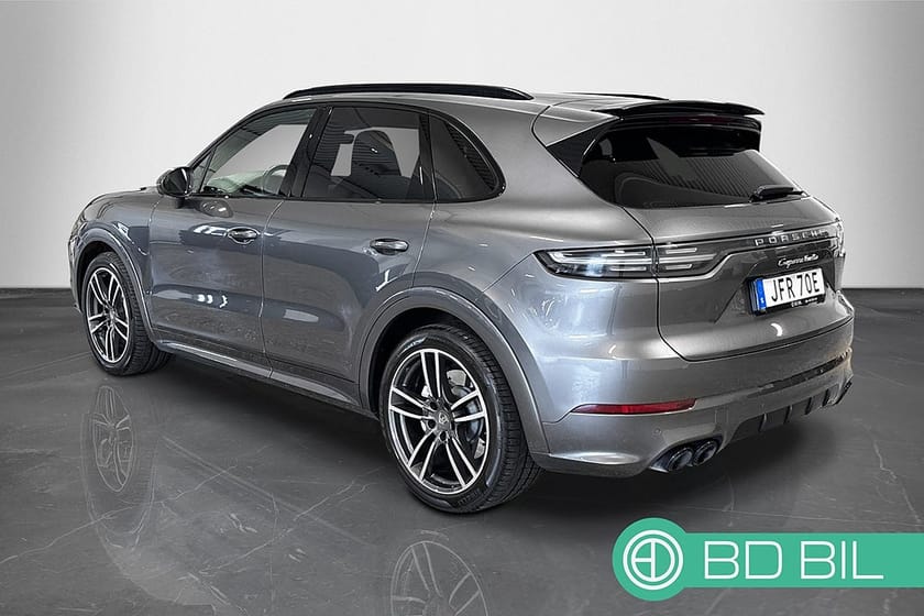 Bild 2 av Porsche Cayenne Turbo 550HK / PANORAMA / CHRONO / PDLS+ / SVENSKSÅLD