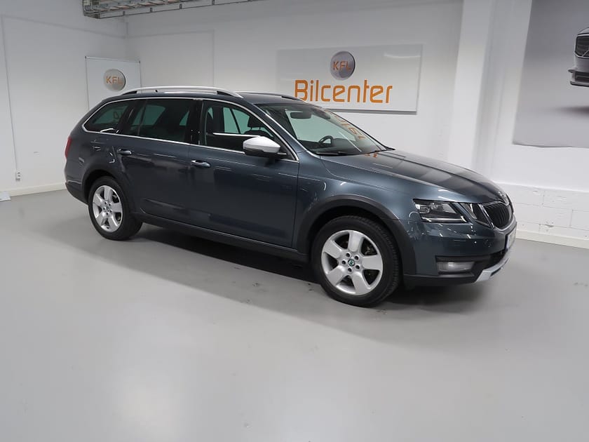Bild 4 av Škoda Octavia Scout Skoda 2.0 TDI 4x4 Premium V-Däck ingår Cockpit-CANTON-Drag-Vä