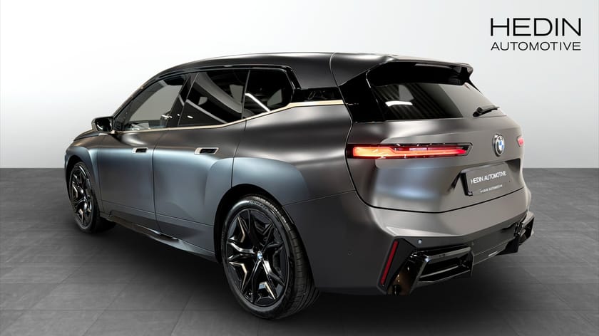 Bild 2 av BMW iX xDrive60 xDrive 60 M Sport B&W 360 Integral Soft close Ventilerade DAP