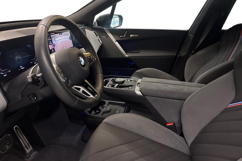 BMW iX xDrive60, 544ps, 2025