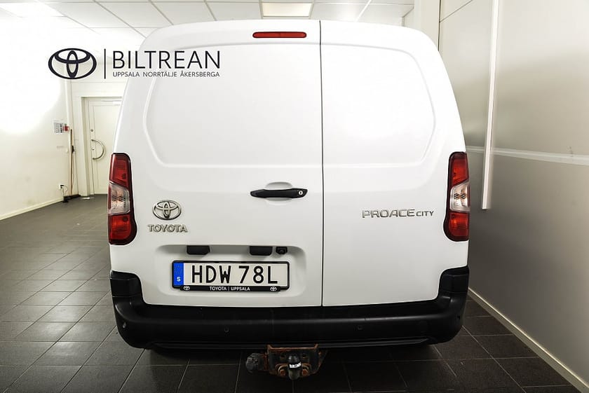Bild 4 av Toyota ProAce City Long 1,5D Comfort MOMS Drag Backkamera Värmare