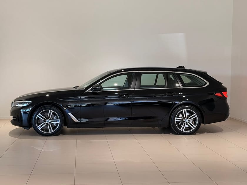 Bild 2 av BMW 530e xDrive Touring xDrive, Värmare, Backkamera, Navigator