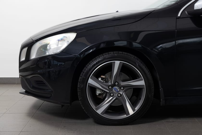 Bild 4 av Volvo S60 D5 Manuell 215hk R-design Läder/18"/El stol/Dragkrok