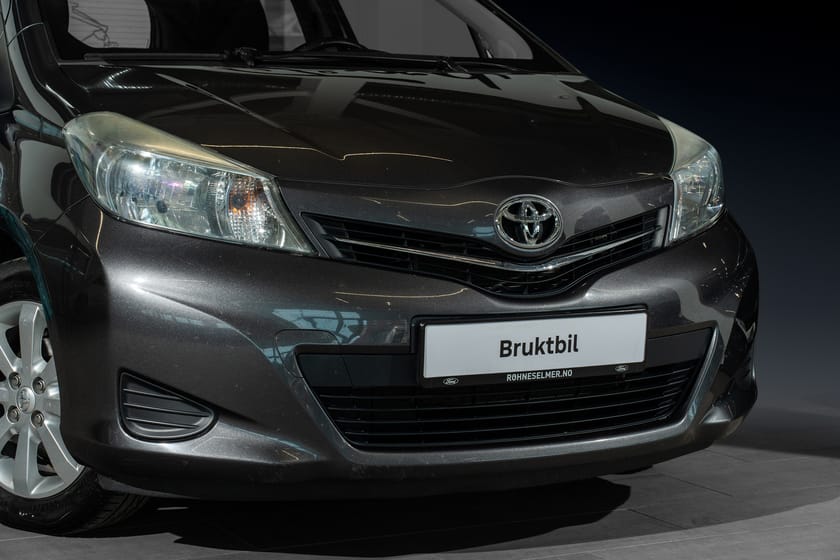 Bilde 2 av Toyota Yaris 5-dørs Lav KM! VVT Hengerfeste Ryggekamera Blåtann Navigasjon+
