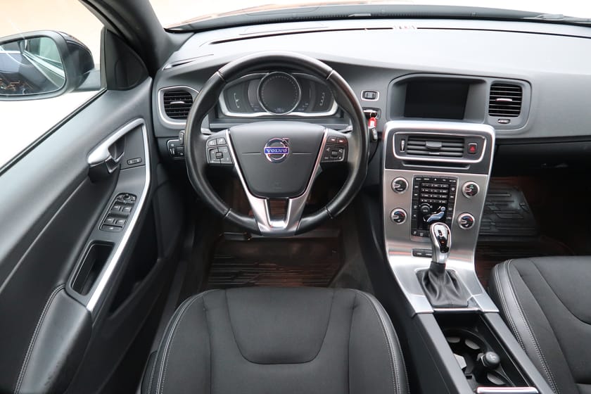 Bild 1 av Volvo V60 D5 AWD Twin Engine Classic Momentum, Drag