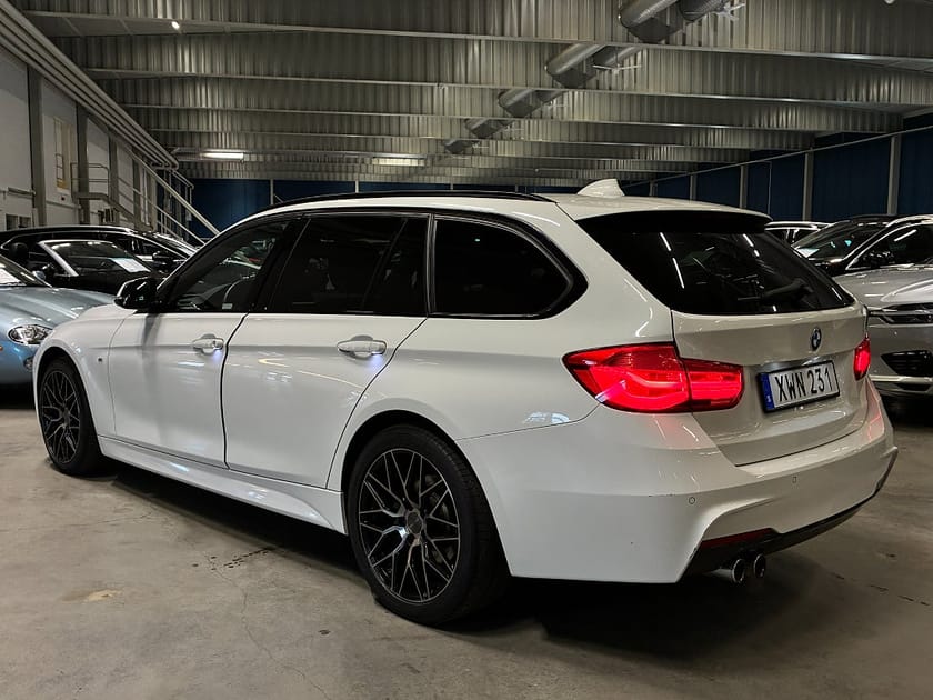 Bild 5 av BMW 330i xDrive Touring 252Hk Steptronic M Sport | Drag | V-hjul