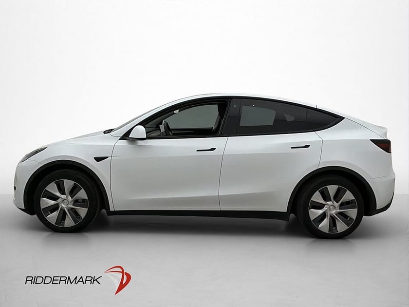 Bild 5 av Tesla Model Y Standard Range RWD Svensksåld Autopilot Drag