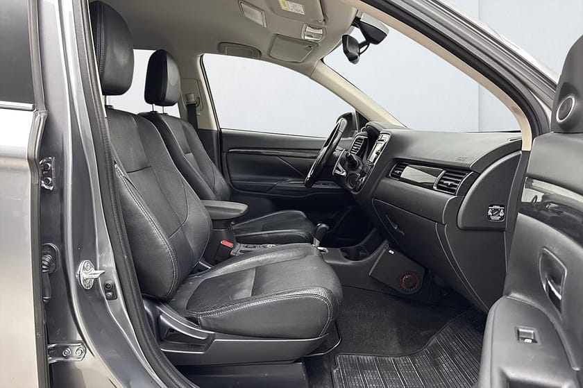 Bild 3 av Mitsubishi Outlander 2.2 Di-D 4WD Aut Business 7-sits Drag Läder Kamera Keyless