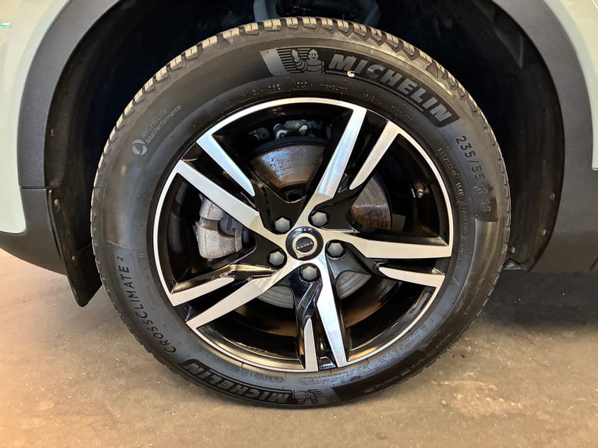Bild 5 av Volvo XC40 B4 FWD Bensin Plus Dark / Keyless / Dragkrok / Navigation / Backkamera /