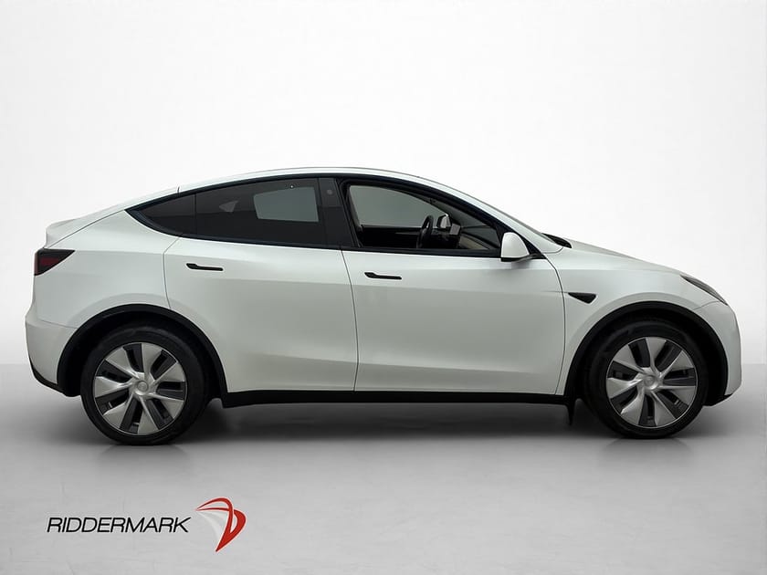 Bild 5 av Tesla Model Y Long Range AWD Dragkrok Autopilot MOMS Pano