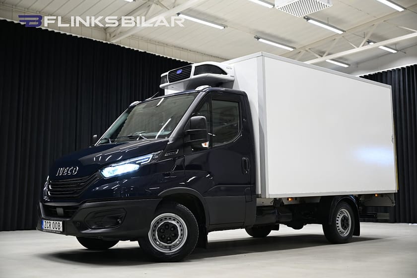 Bild 1 av Iveco Daily 35-140 Chassi Cab 136HK Automat|Volymskåp|Bakgavellyft|Kylbil|Moms|SeUtr!