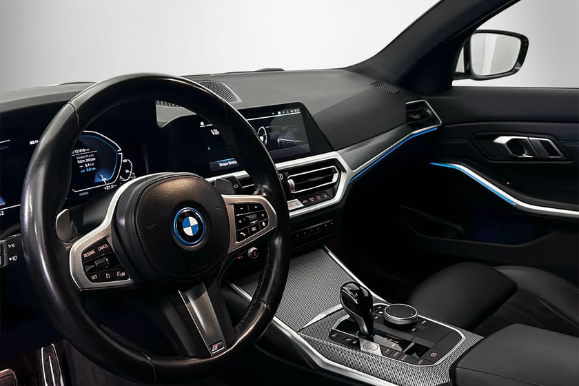 Bild 4 av BMW 330e Touring M - Sport | Drag | Cockpit