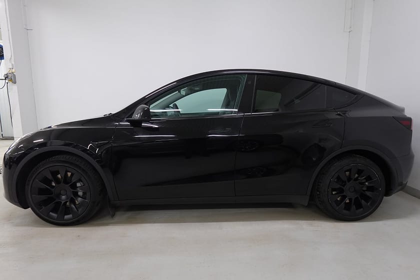 Bild 3 av Tesla Model Y Standard Range RWD 360° Drag Pano Premium Autopilot MOMS
