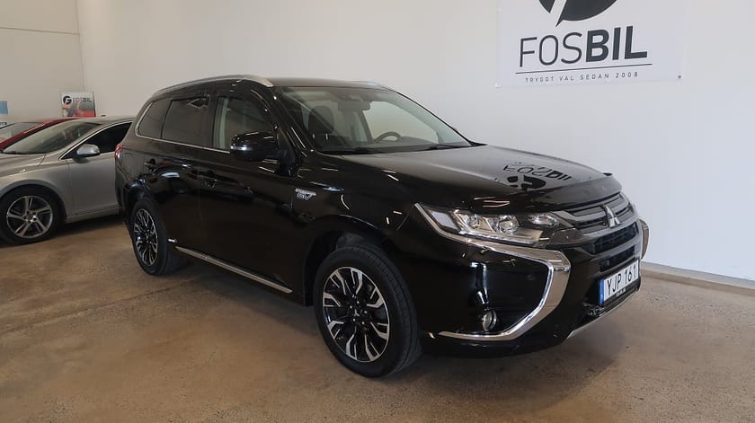 Bild 1 av Mitsubishi Outlander PHEV *RÄNTEKAMPANJ 3.45%* CVT Kamera Drag Nyservad