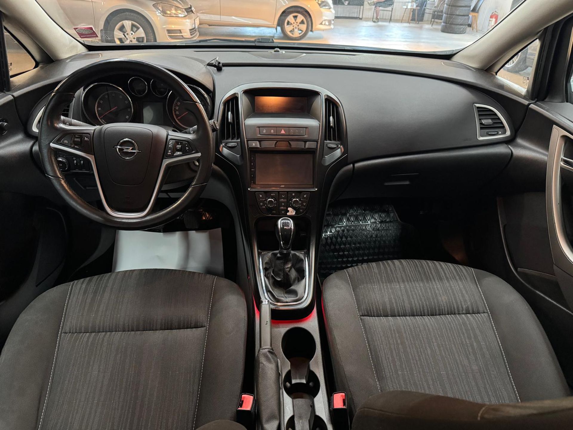 Opel Astra 1.4 Turbo 2011, photo 6/14