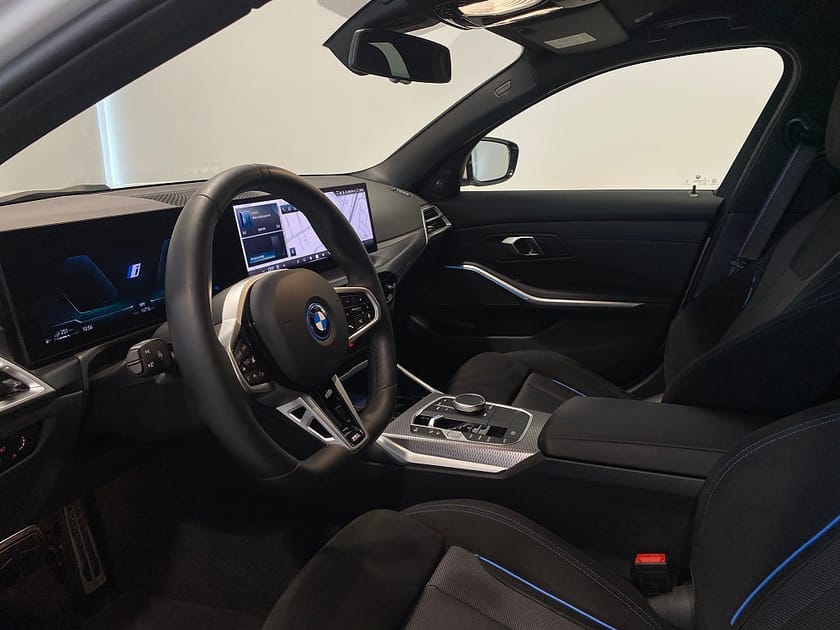 Bild 5 av BMW 330e xDrive Sedan M sportpaket Adaptiv farthållare Dragkrok