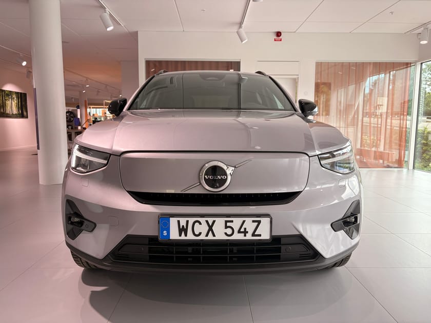 Bild 2 av Volvo EX40 Single Motor Extended Range ExtendedRange Plus SE *Leverans till semestern. Kampanjbil!*