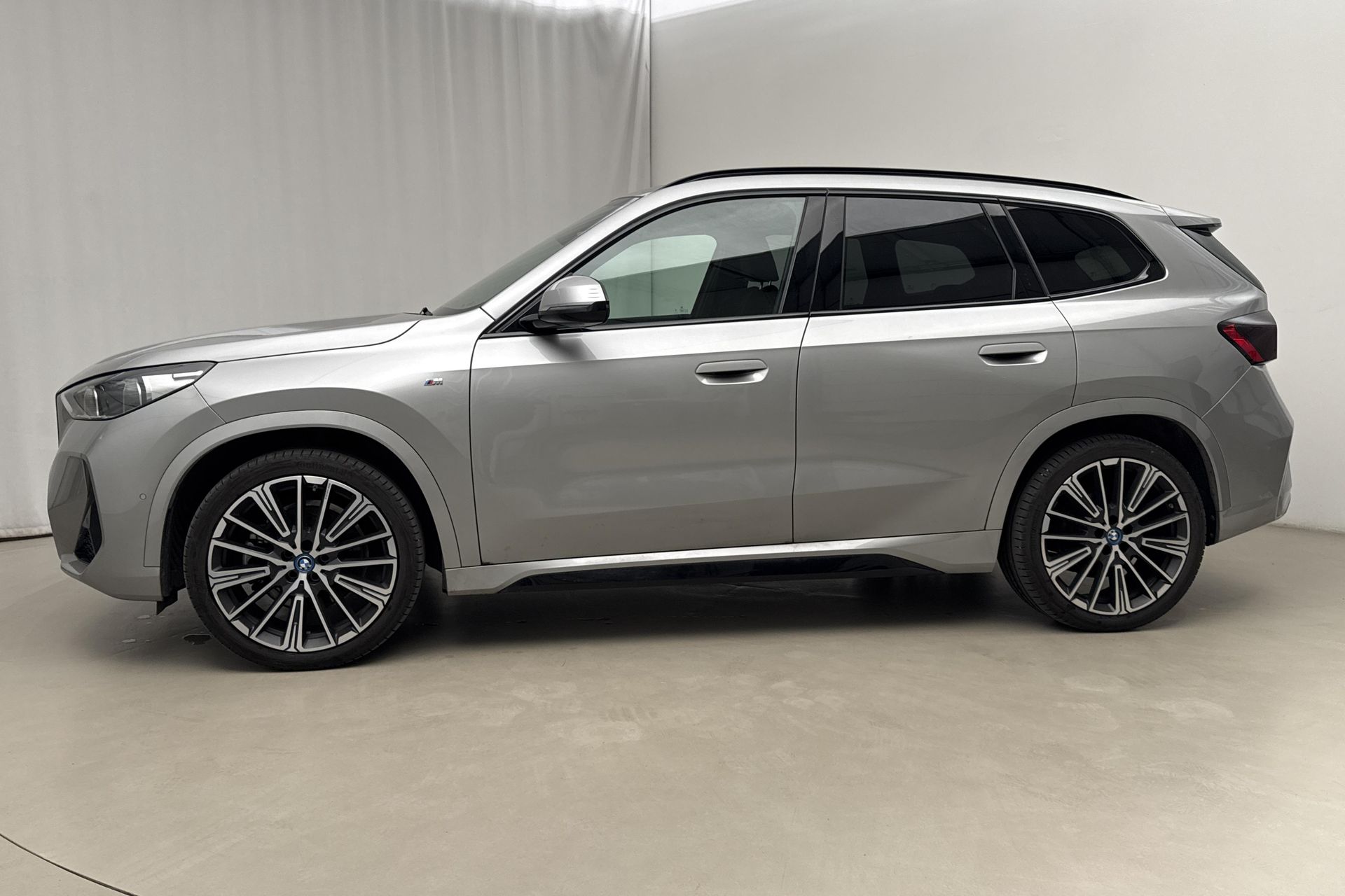 BMW X1 iX1 xDrive30 2023, kuva 2/10