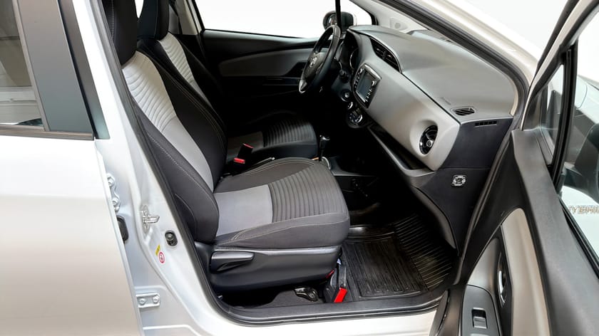 Bild 3 av Toyota Yaris Hybrid e-CVT Active / Kamera / Farthållare