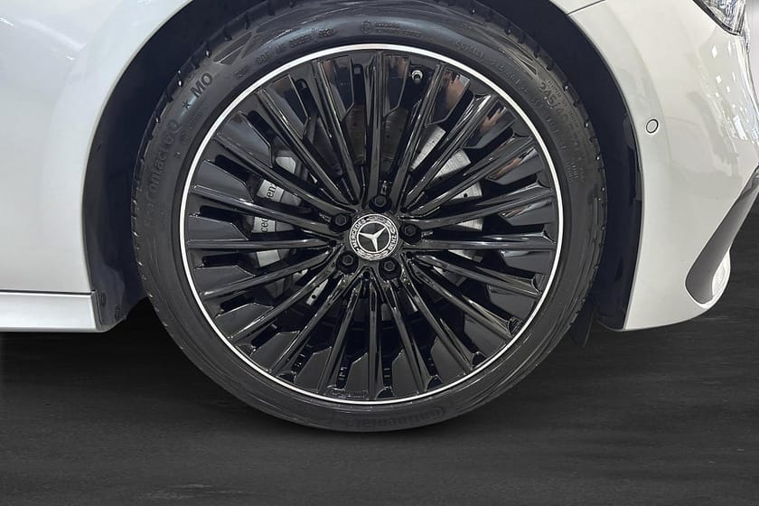 Bild 5 av Mercedes-Benz E 220 d AMG Line Premium /Panorma