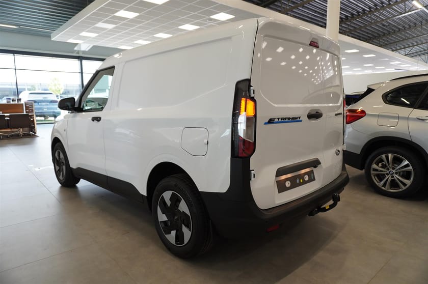 Bild 4 av Ford E-Transit Courier Skåp Trend Elmotor 100 kW 136hk 1-Vxl