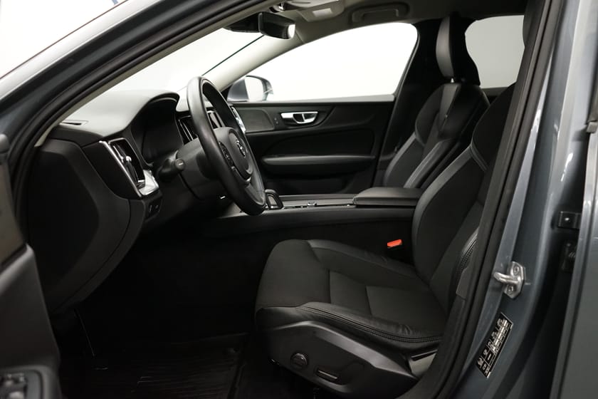 Bild 5 av Volvo V60 B4 Bensin Momentum Advanced SE, HarmanKardon PremiumSound, Dragkrok