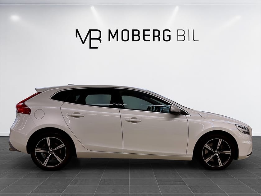 Bild 4 av Volvo V40 D4 190hk R-Design PDC Keyless Drag LED
