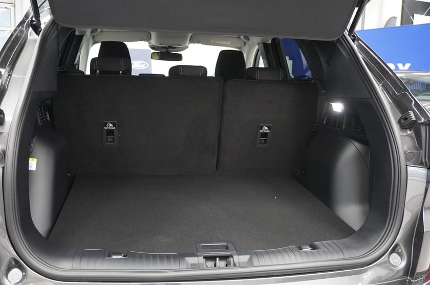 Bild 4 av Ford Kuga Plug-In Hybrid Active 2.5 FWD 243hk CVT Inkl. Vinterpaket Dragkrok