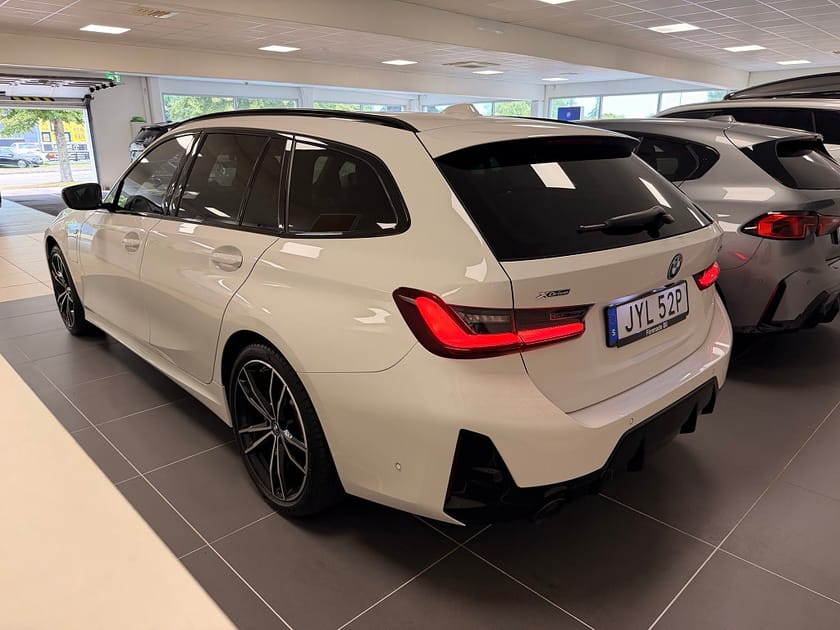 Bild 3 av BMW 330e xDrive Touring 4,95% ränta M-Sportpaket