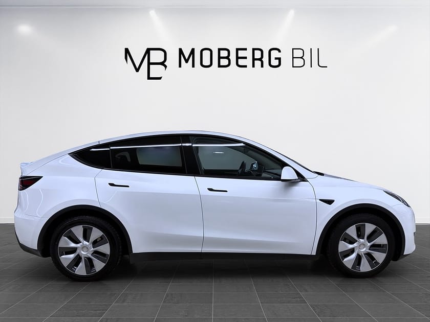 Bild 4 av Tesla Model Y Standard Range RWD 299hk Helg på Moberg! Pano Drag B-Kamera