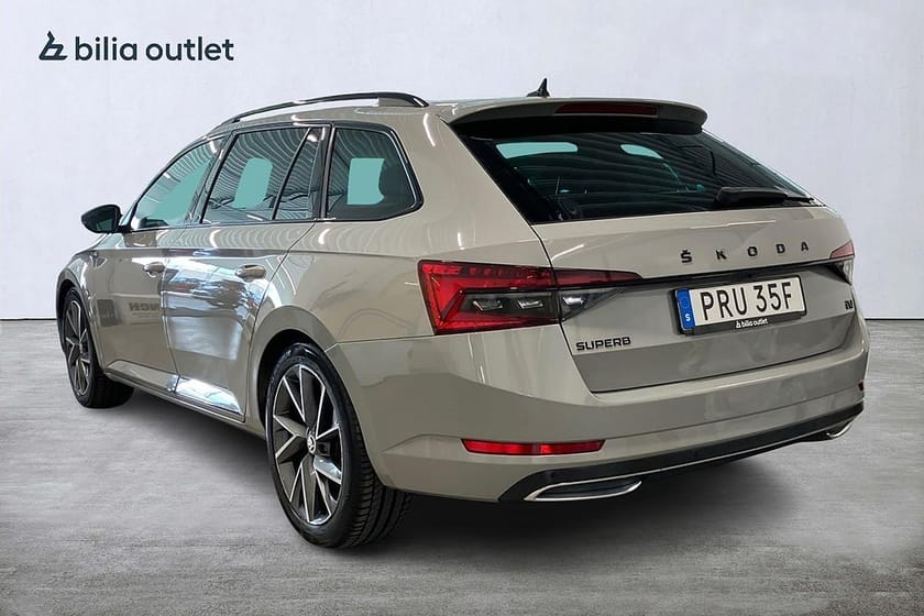 Bild 3 av Škoda Superb iV Kombi Skoda 1.4 TSI Sportline Pano Cockpit Drag Värmare