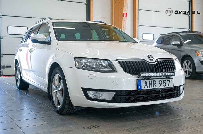 Bild 2 av Škoda Octavia Kombi Skoda 1.6 TDI 4x4 Ambition Drag  Kamrem Bytt