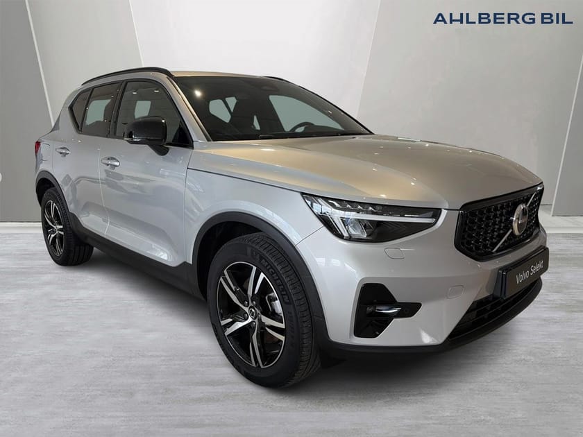 Bild 1 av Volvo XC40 B3 FWD Bensin Plus Dark, Klimatpaket, Förarstödpaket, Parkeringskamera Bak, Baklucka Elmanövrerad, Google Maps